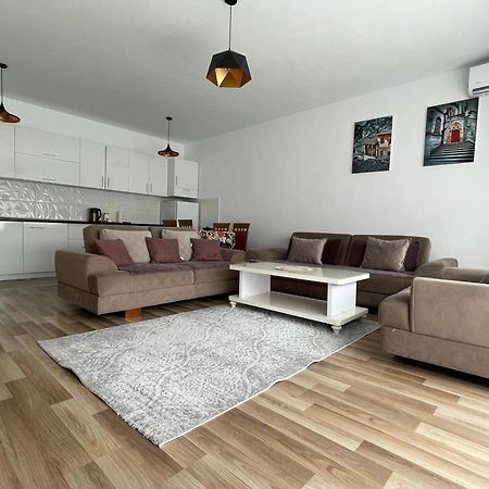 Entire Apartment - Near The Center プリシュティナ エクステリア 写真