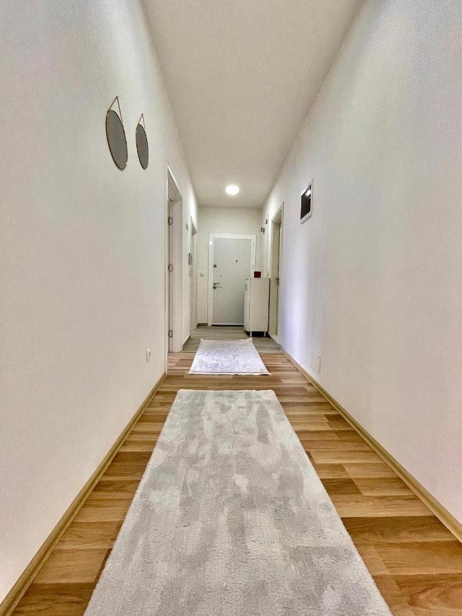 Entire Apartment - Near The Center プリシュティナ エクステリア 写真