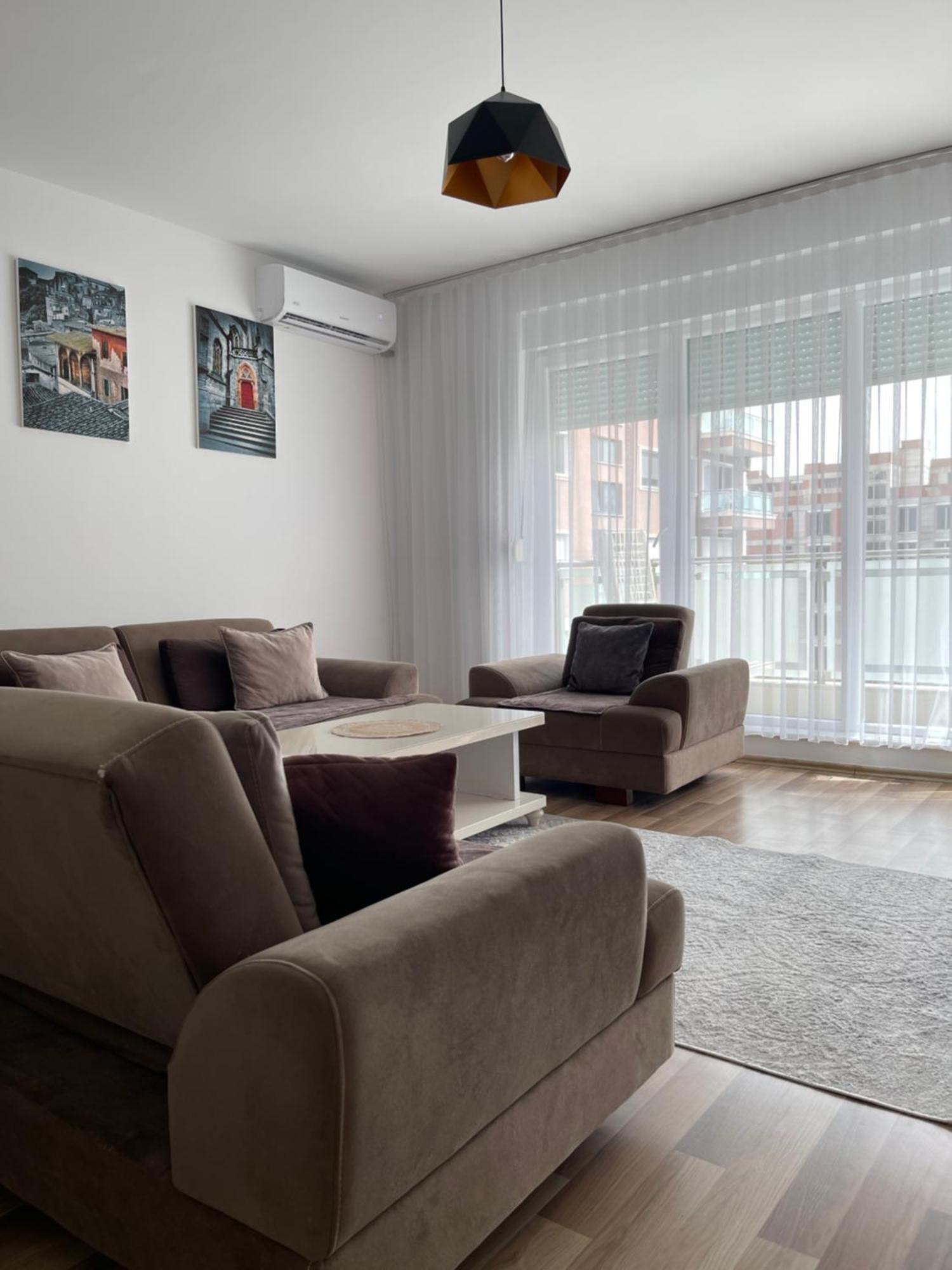 Entire Apartment - Near The Center プリシュティナ エクステリア 写真